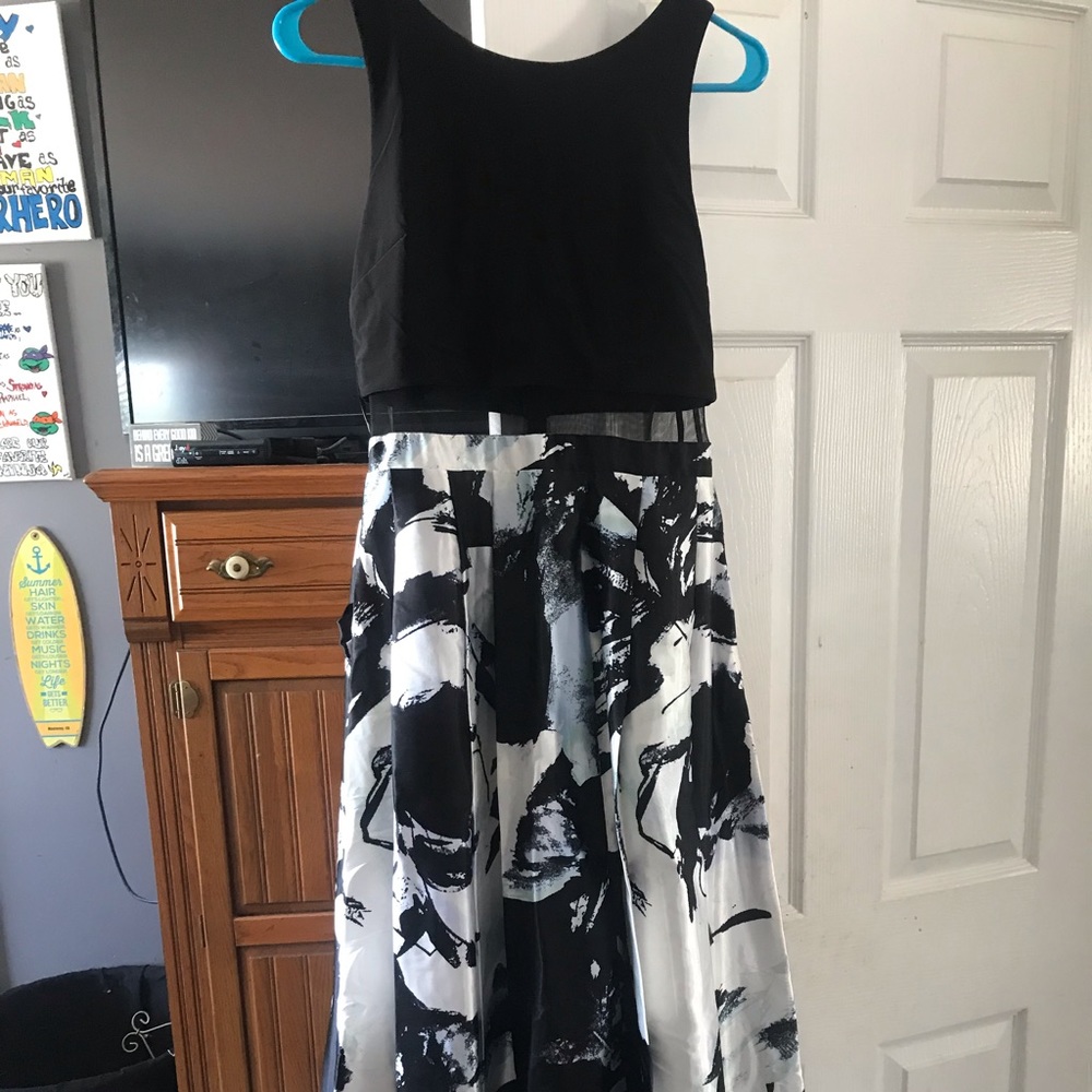 NWOT Black and Floral Formal with Pockets!